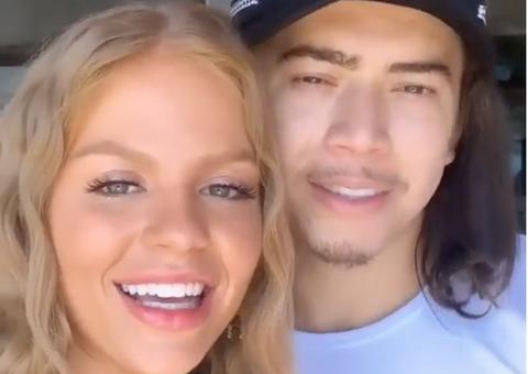 Luísa Sonza exibe bumbum empinado ao lado de Whindersson Nunes 