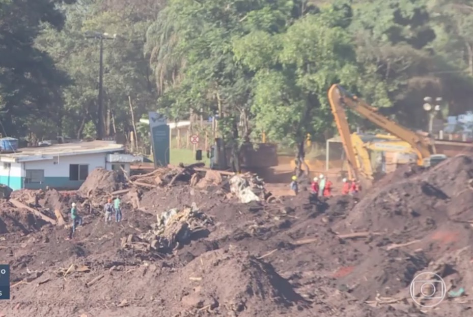 Bombeiros confirmam 157 mortos e 165 desaparecidos em Brumadinho