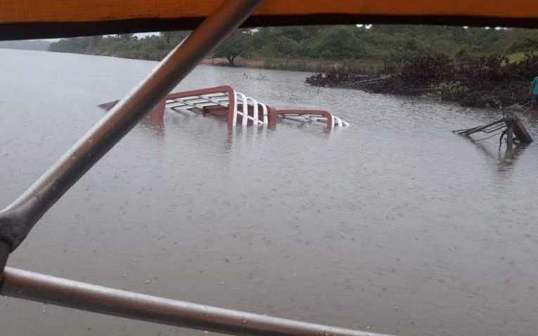 Barco afunda durante temporal e mulher desaparece no Amazonas
