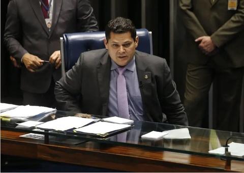 Ações no TSE e no STF miram contas de Davi Alcolumbre