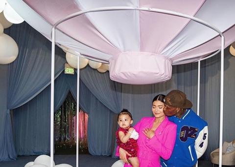 Kylie Jenner mostra fotos da festa luxuosa da filha de 1 ano