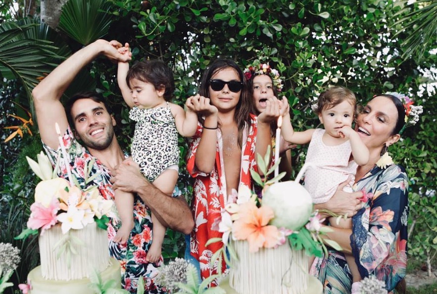 Ivete Sangalo comemora aniversário das gêmeas em clima de carnaval