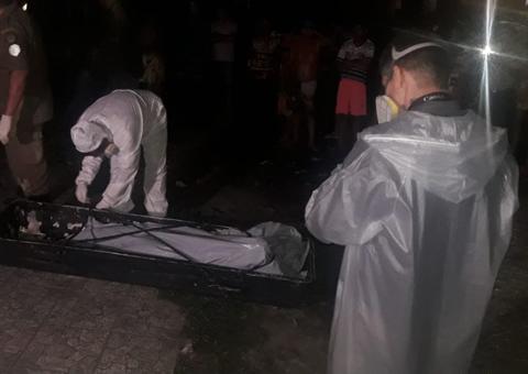 Corpo em decomposição é encontrado por populares em área de mata em Manaus