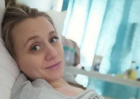 Bebê volta para útero da mãe após cirurgia 