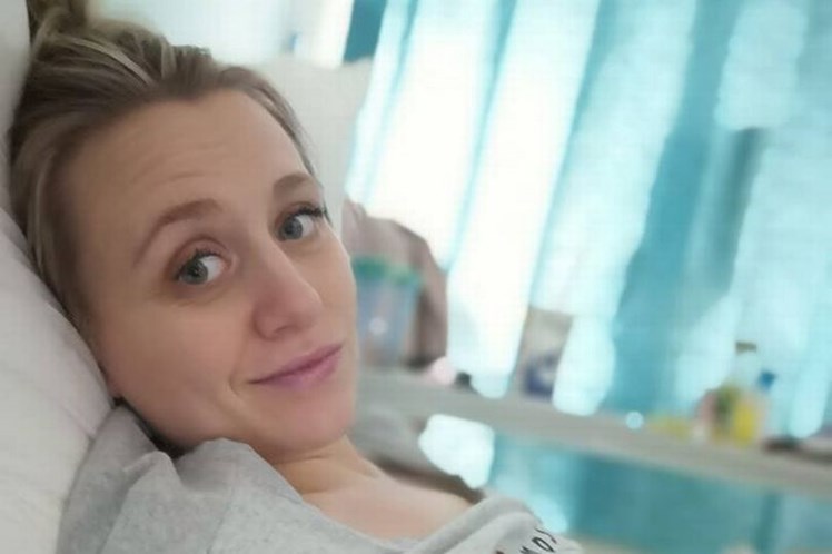 Bebê volta para útero da mãe após cirurgia 