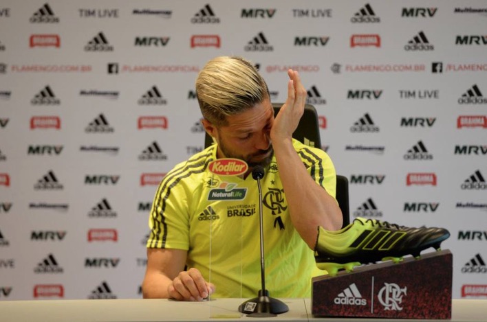 Diego chora ao lembrar jovens mortos: 'Temos de seguir, seremos inspiração'