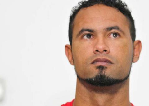 Ex-goleiro Bruno é punido por encontro com mulheres e perde direito de trabalhar fora