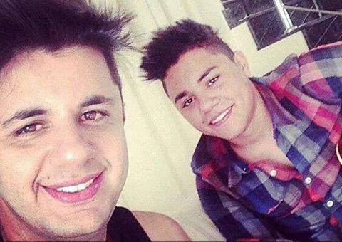 Felipe Araújo mostra foto do filho e fãs apontam semelhança com Cristiano Araújo