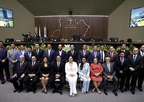 Deputados estaduais do Amazonas recebem R$ 630 mil de auxílio paletó 