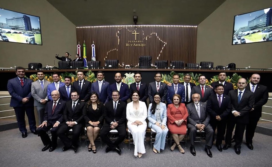 Deputados estaduais do Amazonas recebem R$ 630 mil de auxílio paletó 