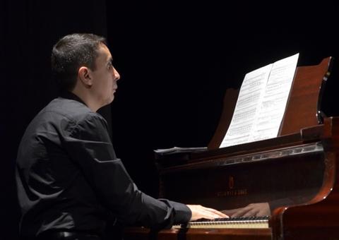 Recital 'Piano a Quatro Mãos' acontece nesta terça no Teatro Amazonas