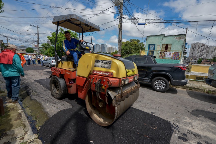 Bairro de Manaus recebe serviços de infraestrutura nas vias
