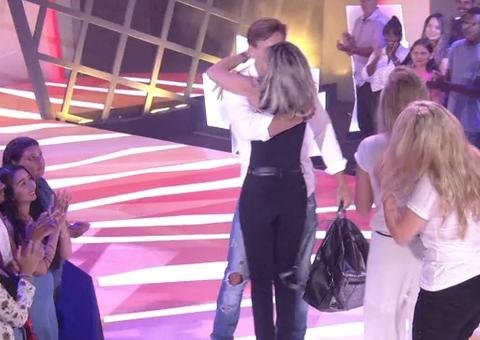 BBB19: Após paquera com Hariany, Diego é recebido por namorada fora da casa