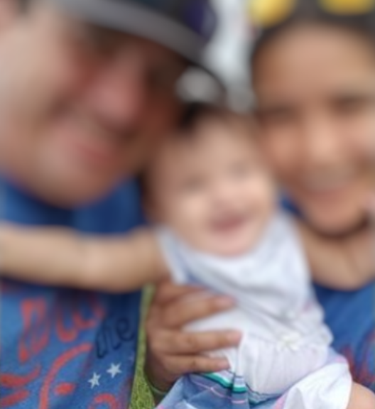 Homem mata esposa, filha de 15 meses e sogros após post enigmático no Facebook