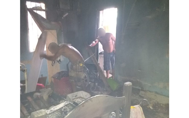 Idoso fica gravemente ferido após casa pegar fogo em Manaus