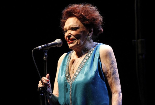 Atriz e cantora Bibi Ferreira morre aos 96 anos