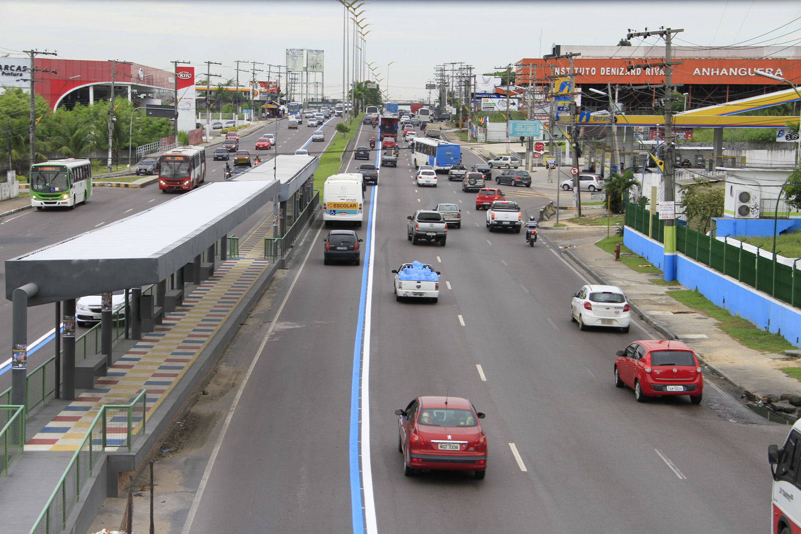Prefeitura libera faixas exclusivas e Defesa Civil registra 36 ocorrências, após forte chuva