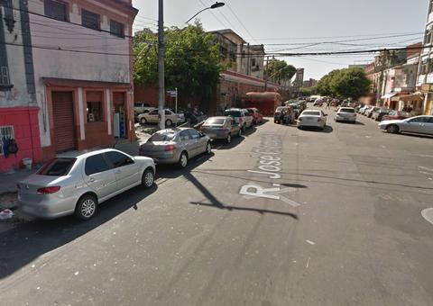 Homem é brutalmente agredido a pedradas em Manaus