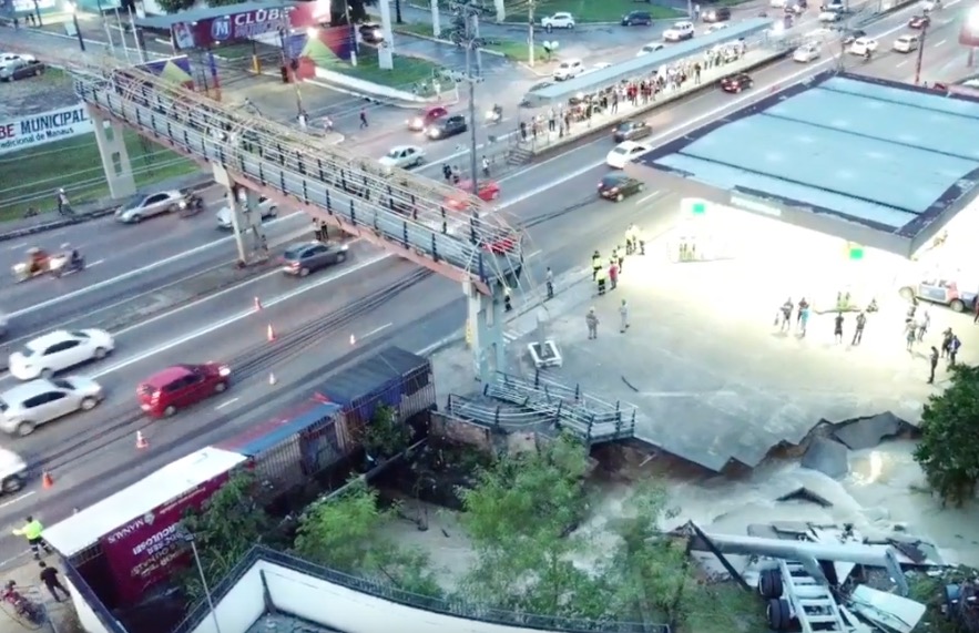 Após desabamento de passarela, faixa azul segue liberada em avenidas de Manaus