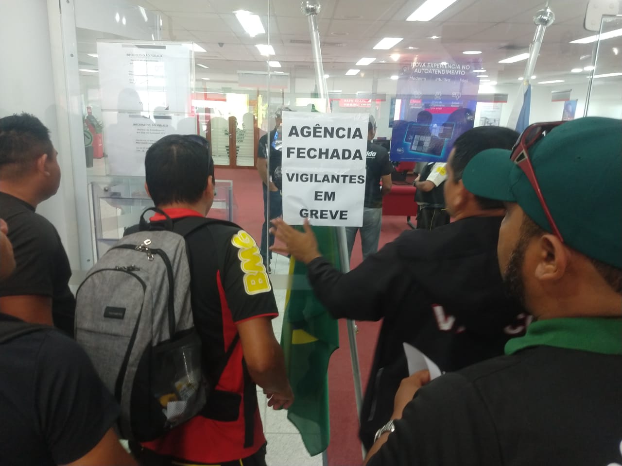 Vigilantes decretam greve e agências bancárias começam a fechar em Manaus
