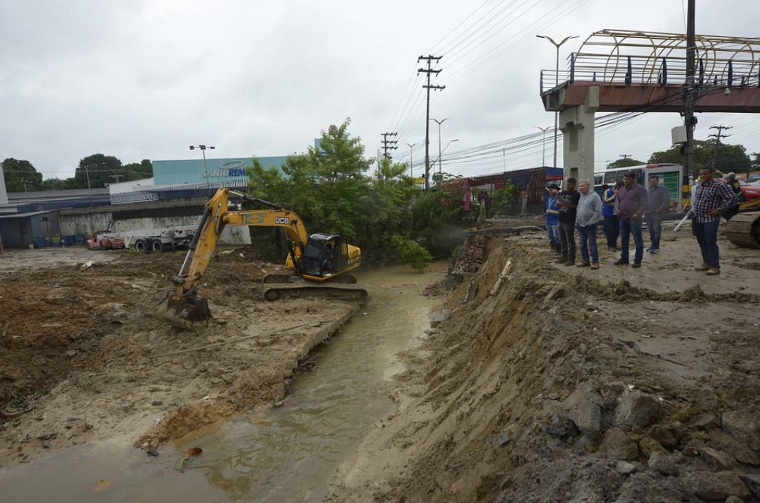 Passarela da Torquato Tapajós será demolida e demais estruturas serão vistoriadas