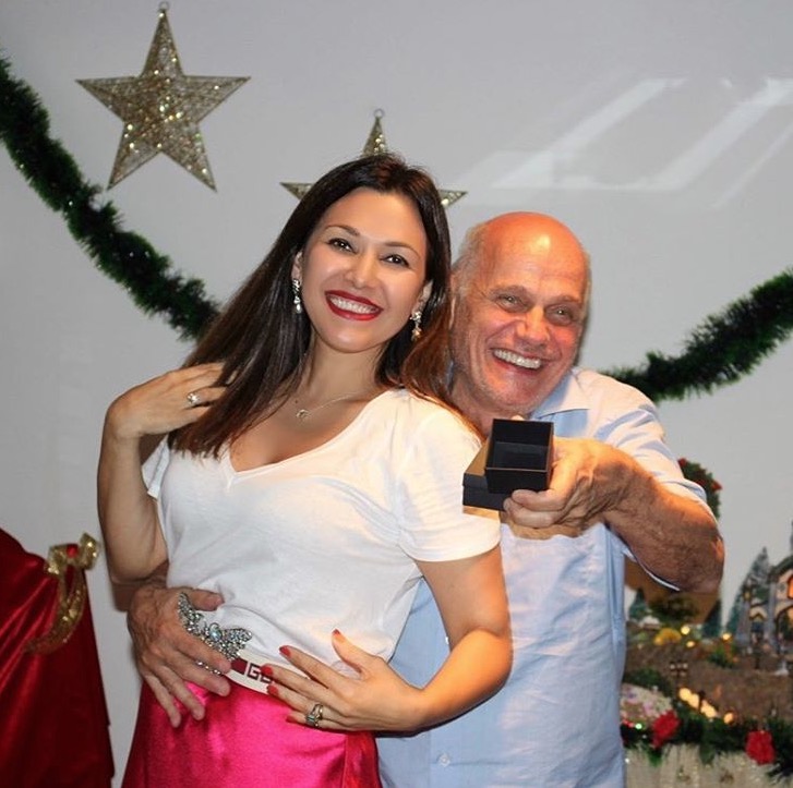 Viúva de Ricardo Boechat se declara para jornalista e mostra ‘presente’ deixado por ele