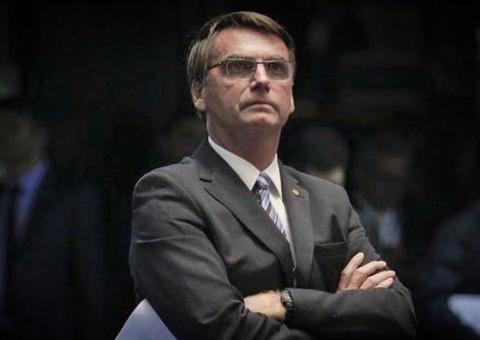 Bolsonaro aprova idade mínima de 65 anos para homens e 62 para mulheres na reforma da Previdência