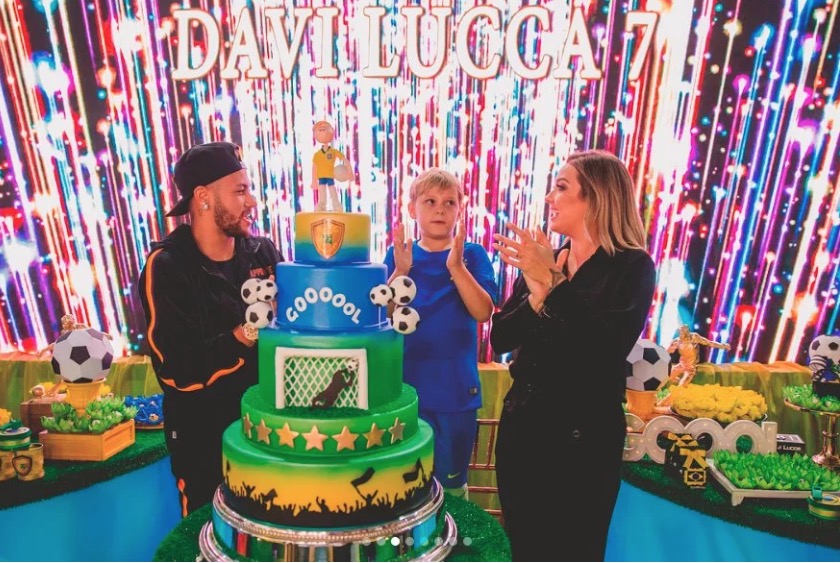 Neymar elogia Carol Dantas em entrevista