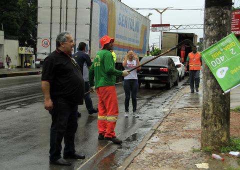 Ação ‘Manaus Mais Limpa’ apreende mais de 160 propagandas irregulares