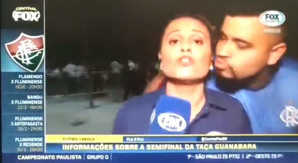 Repórter é assediada por torcedor durante cobertura ao Vivo do Fla x Flu