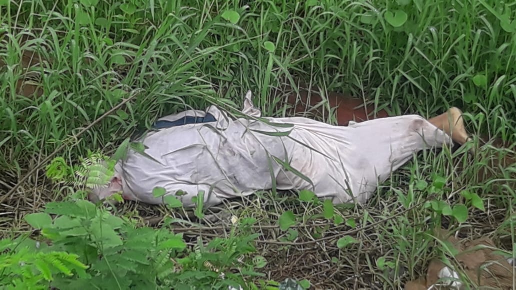 Corpo enrolado em lençol é encontrado em terreno baldio em Manaus 