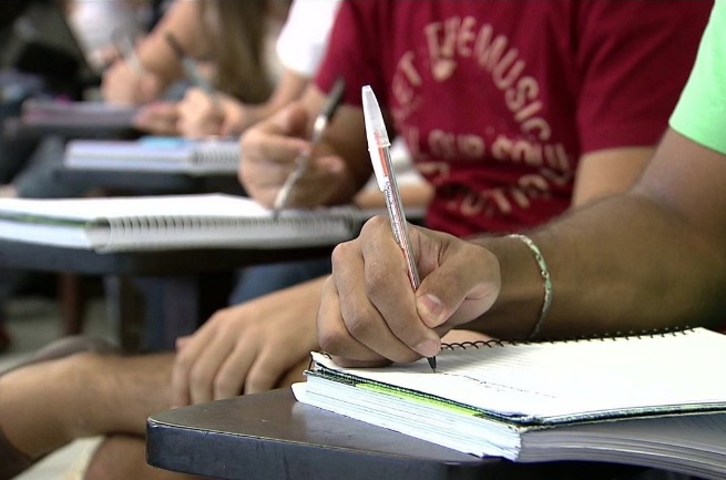 Bolsista de escola particular não pode usufruir de cota para rede pública em instituição de ensino superior