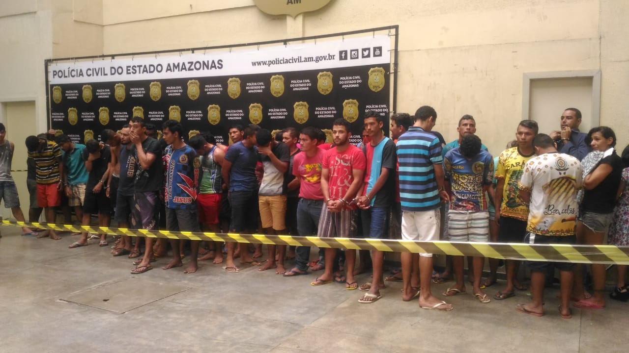 Polícia prende 52 pessoas e apreende três adolescentes durante operação em Manaus