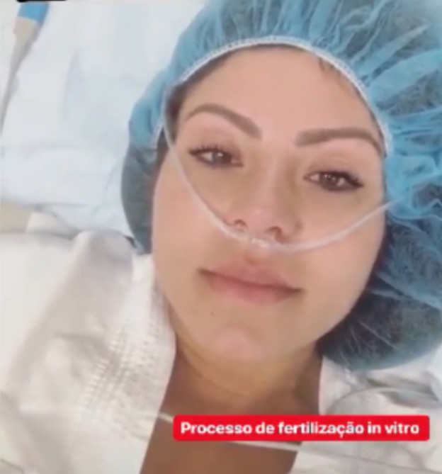 Andressa Ferreira chora ao começar processo de fertilização