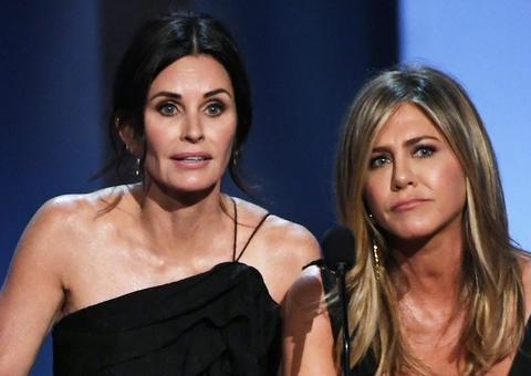 Jatinho com Jennifer Aniston e Courteney Cox faz pouso forçado nos EUA