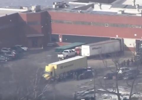 Atirador invade fábrica nos EUA e mata cinco pessoas