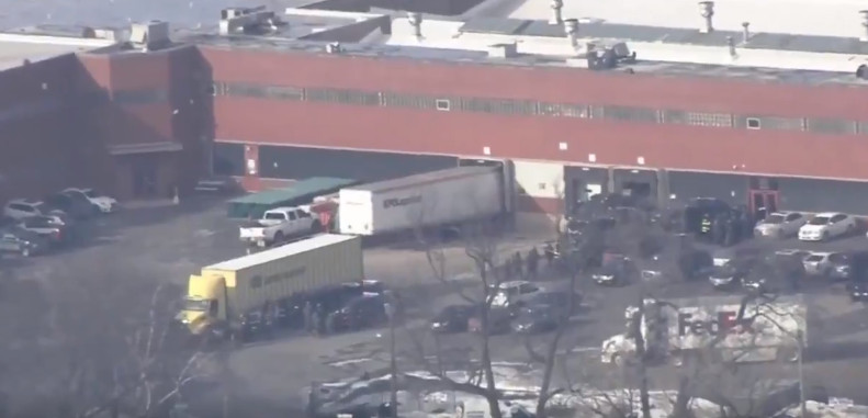 Atirador invade fábrica nos EUA e mata cinco pessoas