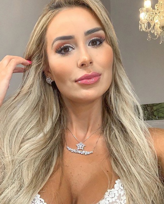 Ex-bbb Letícia Santiago é internada com suspeita de embolia 