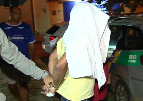 Motorista é preso suspeito de atropelar e arrastar homem por 1 km