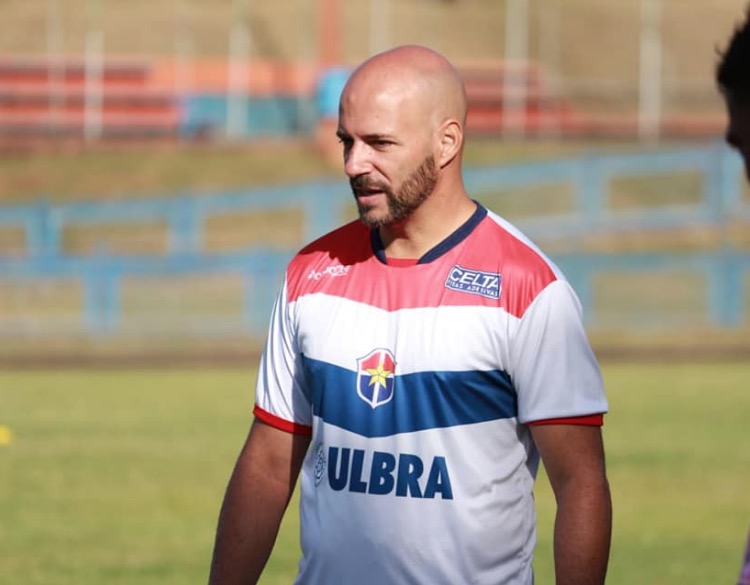 Após 6 a 1, técnico do Fast Clube pede demissão 