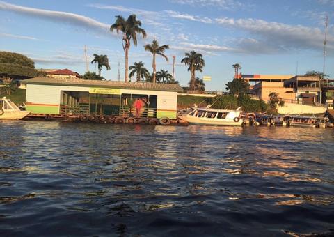 Piloto é levado como refém após bandidos roubarem lancha de pai de prefeito no Amazonas