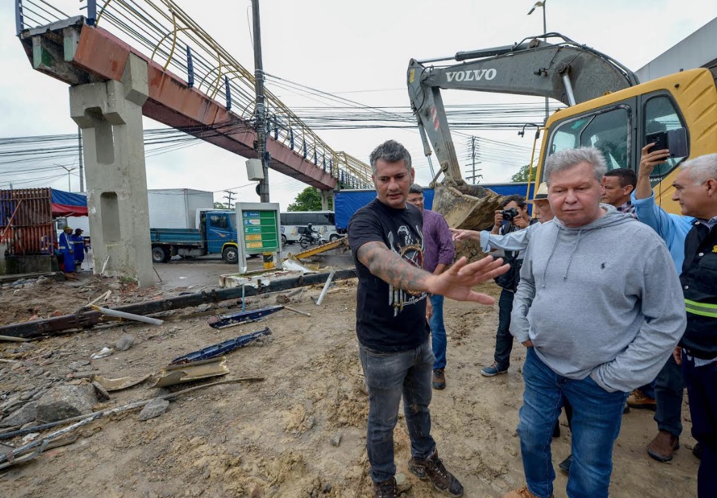 Prefeito cria comissão para inspecionar passarelas de Manaus 