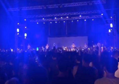 Mesmo após atraso, Pabllo Vittar leva fãs à loucura com show em Manaus  