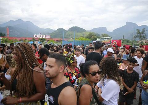 Manifestantes pedem Justiça após morte de jovem por segurança