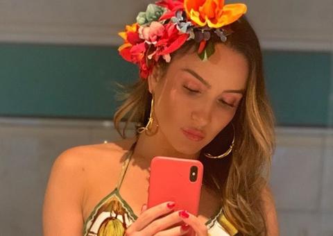 Grávida de 4 meses, Claudia Leitte mostra barriga e encanta internautas