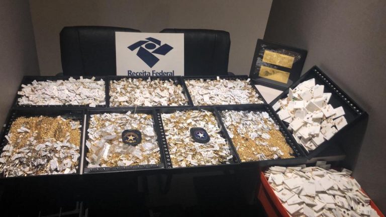 Receita Federal apreende joias e pedras preciosas durante operação em Manaus