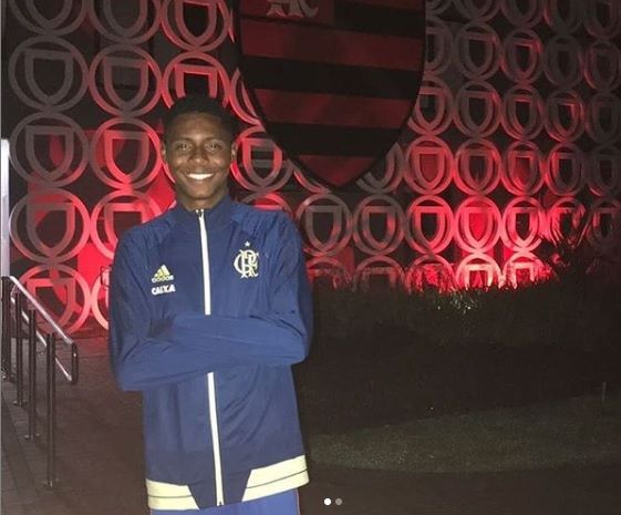 Adolescente ferido em incêndio no Flamengo apresenta melhoras e já caminha no hospital