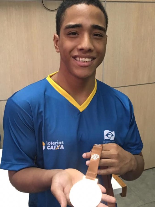 Lucas Santos quebra recorde sul-americano no levantamento de peso no mundial em Dubai 