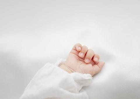 Recém-nascido é devolvido a mãe após ser sequestrado de maternidade em Manaus