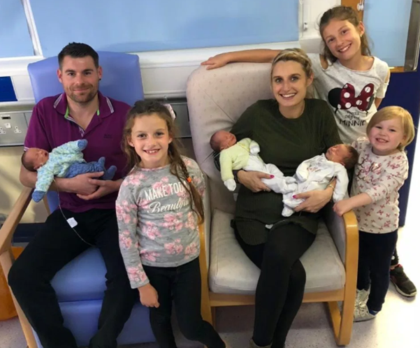 Mulher engravida de trigêmeos no primeiro encontro 